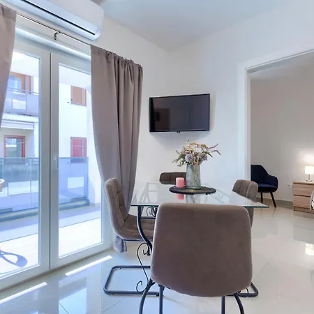 Amra 5 By Interhome