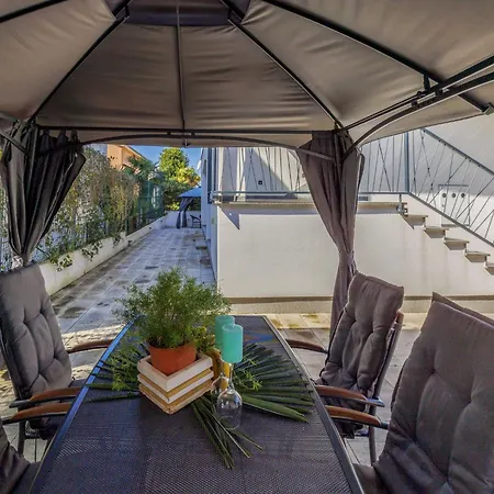 Amra 5 By Interhome Пореч