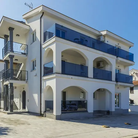 Amra-5 By Interhome *