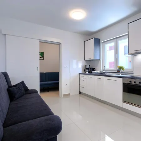 Amra 5 By Interhome